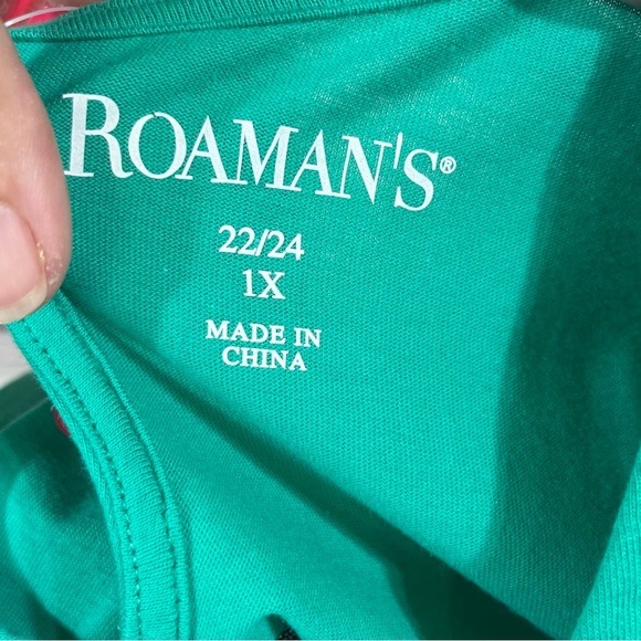 Roaman’s 1X (22/24) Keyhole top with plus size Christmas leggings - Picture 7 of 12